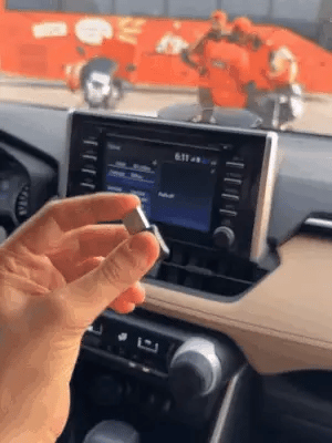 Wireless CarPlay Adapter – Plug & Play USB/Type-C Dongle